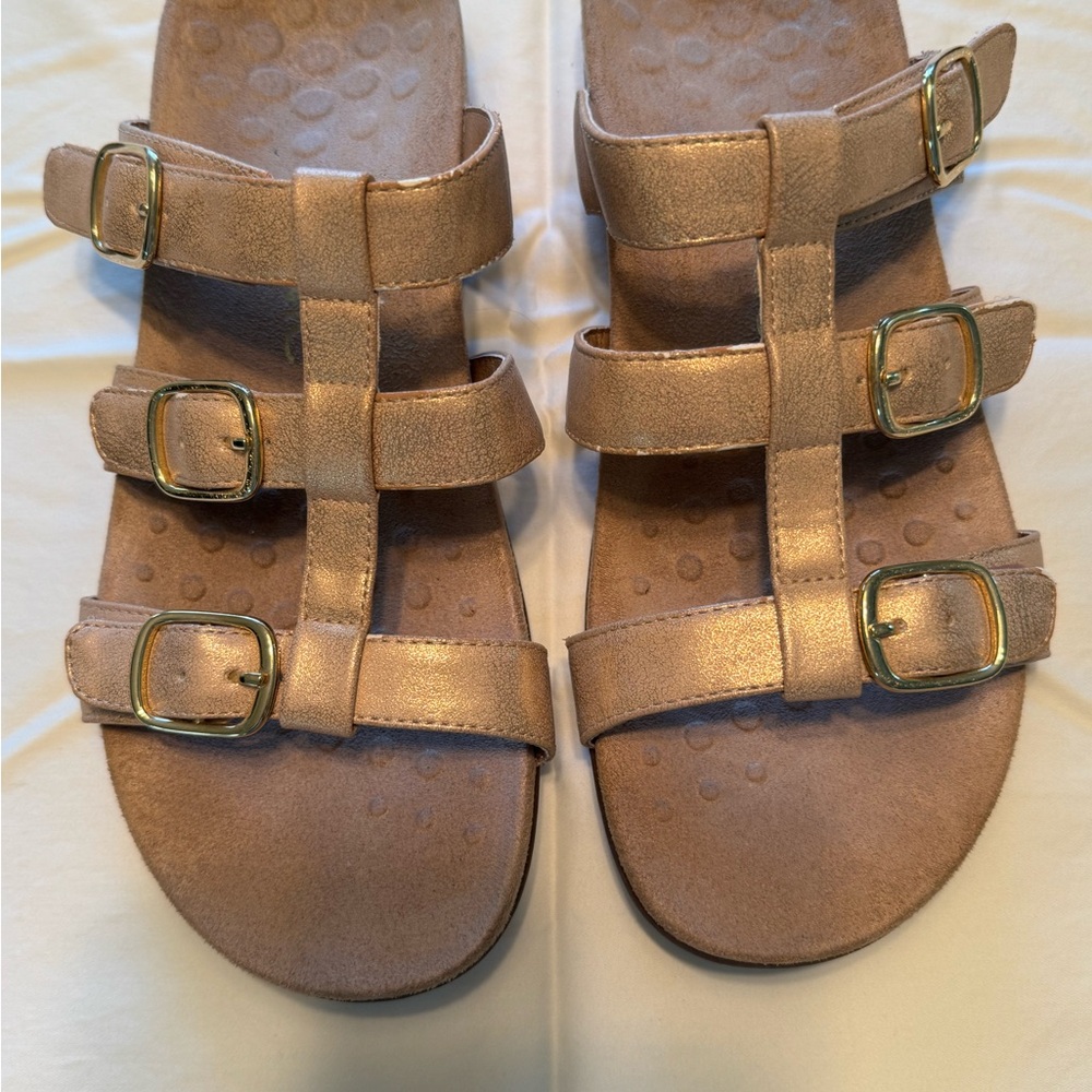 Vionic Misa Triple Strap Buckle Sandals in Metallic Rose Gold - Picture 2 of 7